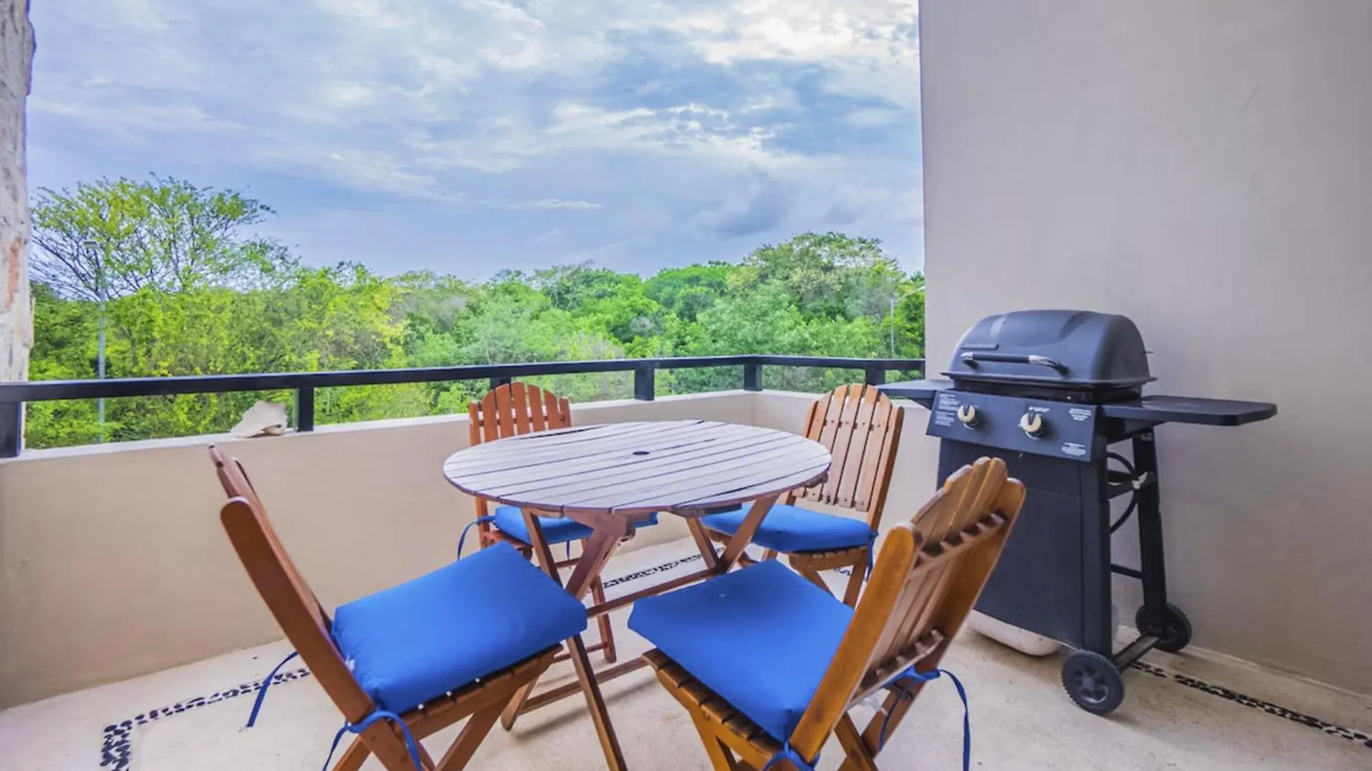 Luxury 2 Level Penthouse With 2 Bedroom - Only 3 Blocks From The Beach - Meridian 310 Playa del Carmen