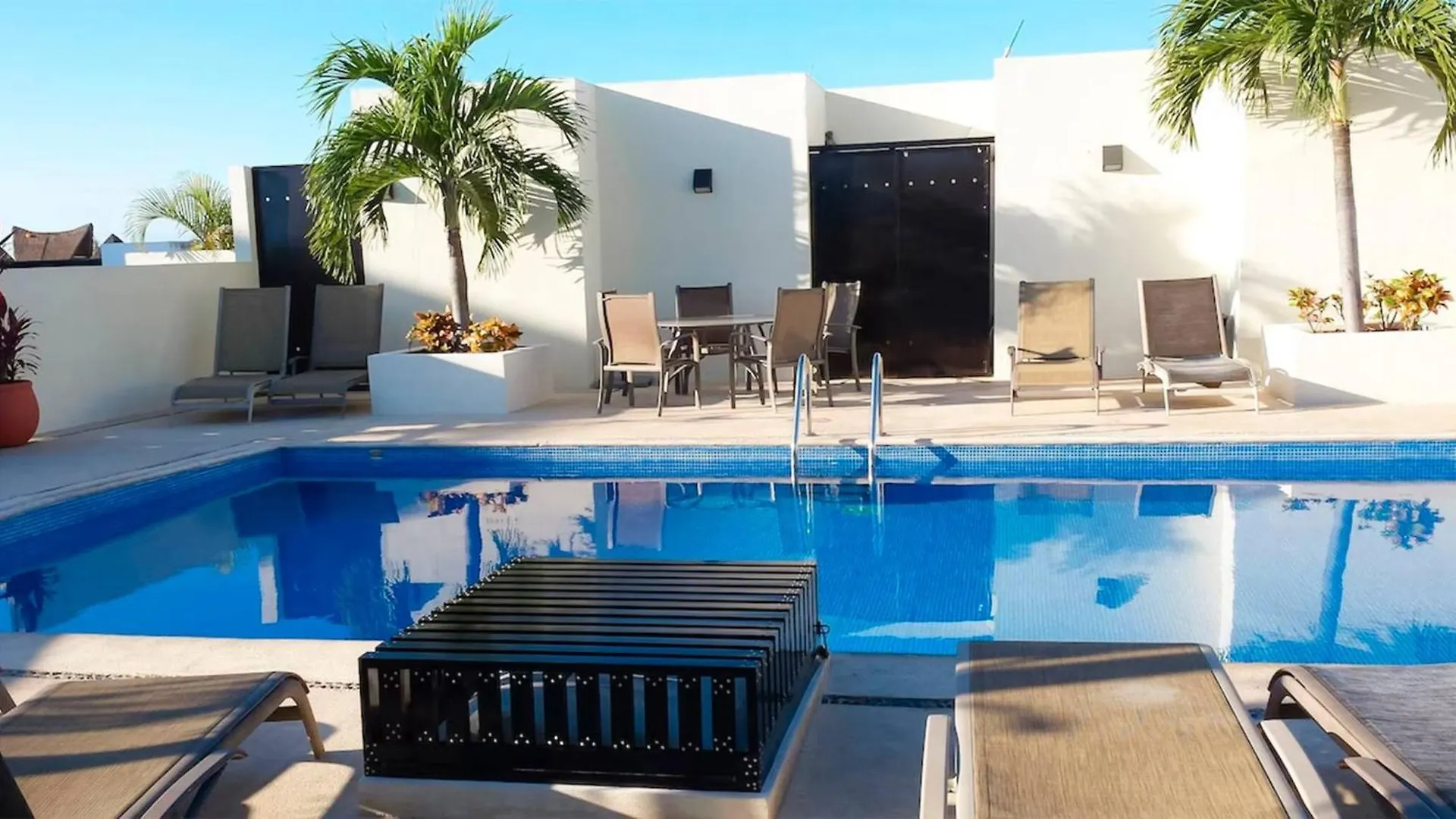 Luxury 2 Level Penthouse With 2 Bedroom - Only 3 Blocks From The Beach - Meridian 310 Playa del Carmen